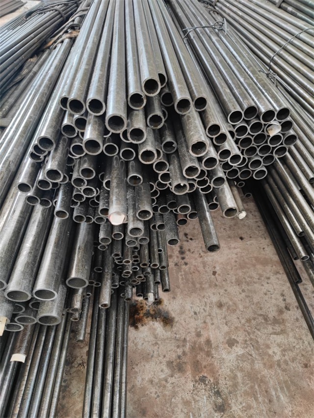 阿里精密光亮无缝钢管厂